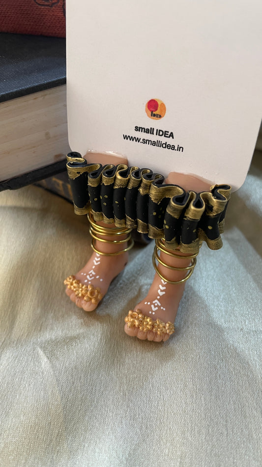 अपने जनजाति हस्तनिर्मित लघु लेगी बुकमार्क का पता लगाएं