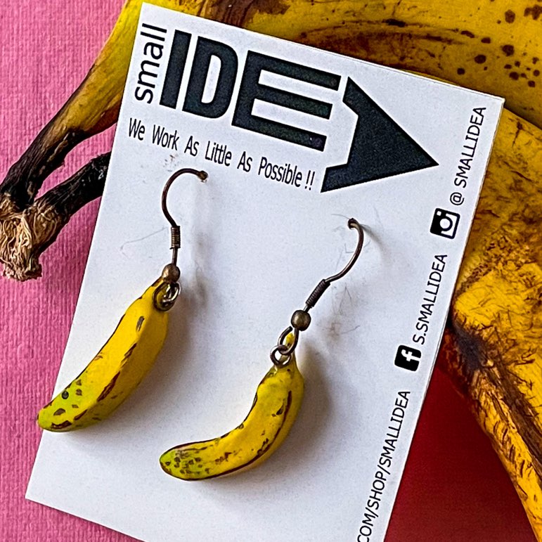 Boucles d’oreilles alimentaires miniatures à la banane mûre