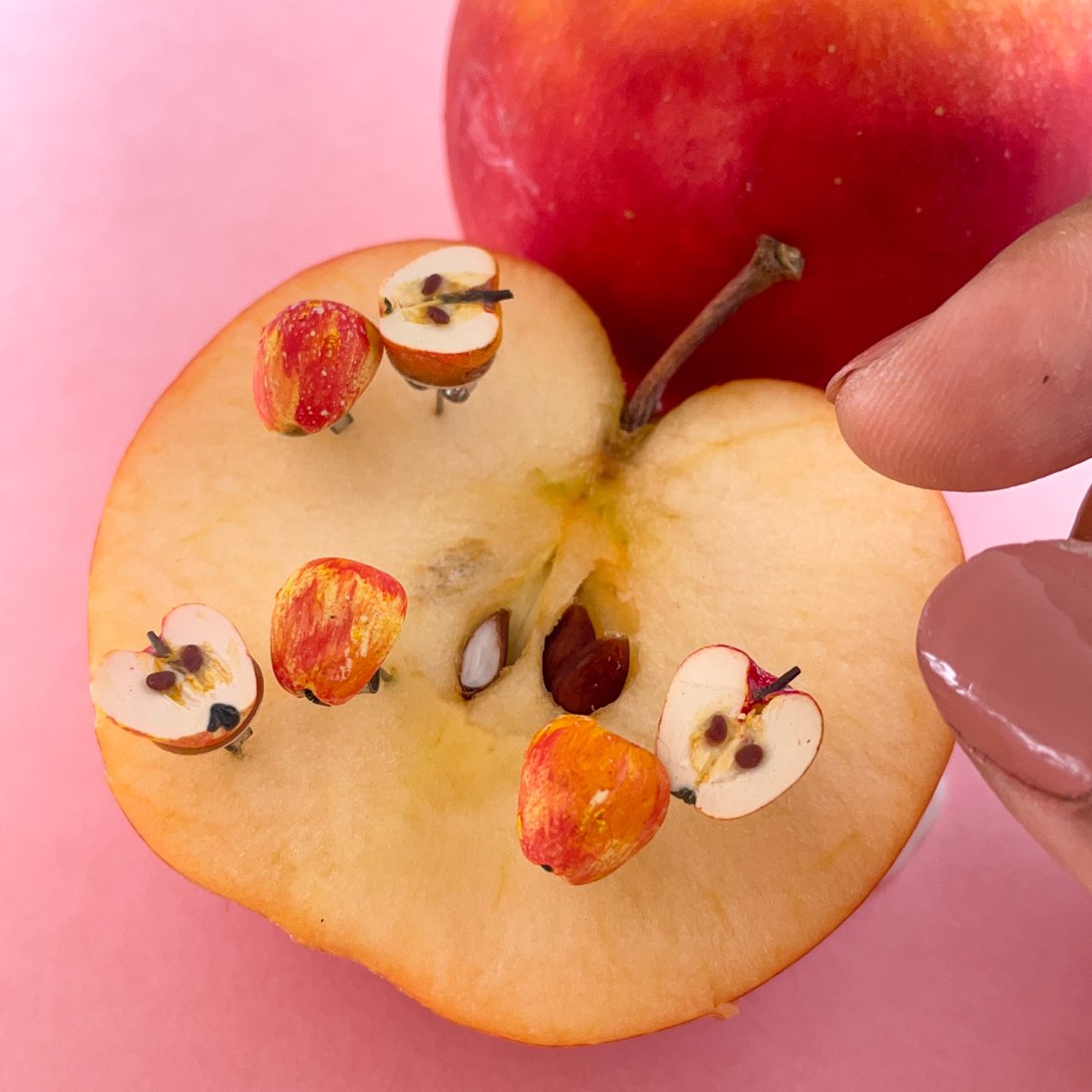 Clous d’oreilles miniatures moitiés de fruits de pomme