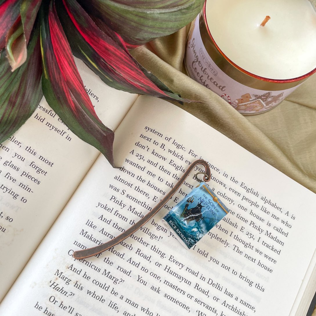 Young Adults Fictions Miniature Book Hook Bookmark